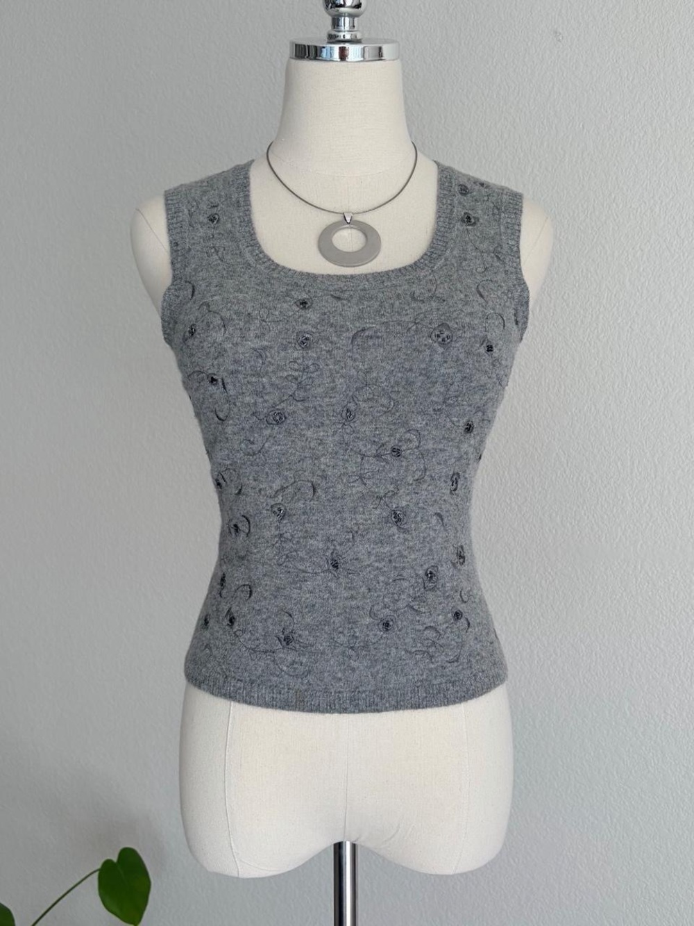 Classiques Entier Gray Embroidered Sleeveless Knit Tank